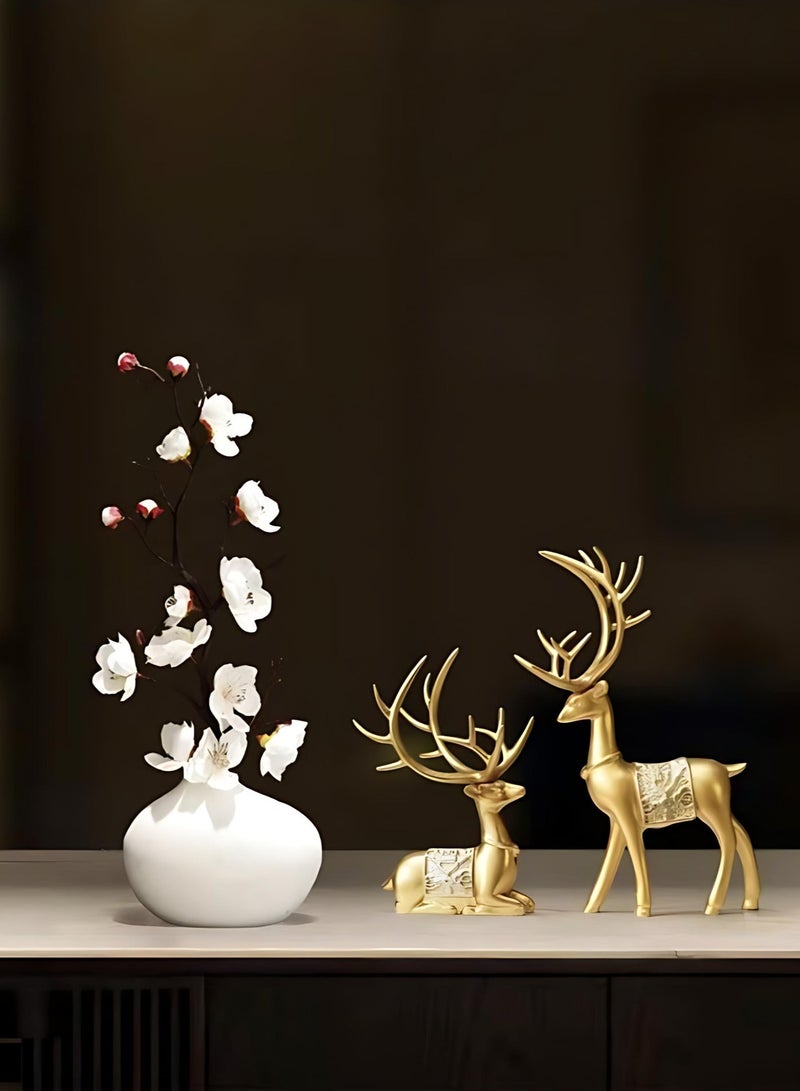 تحف منزلية فاخرة – طقم مجسم غزال ذهبي مع مزهرية سيراميك بزهور صناعية، تحفة ديكور راقية لغرفة النوم، المطبخ، المكتب أو غرفة المعيشة - Image 1